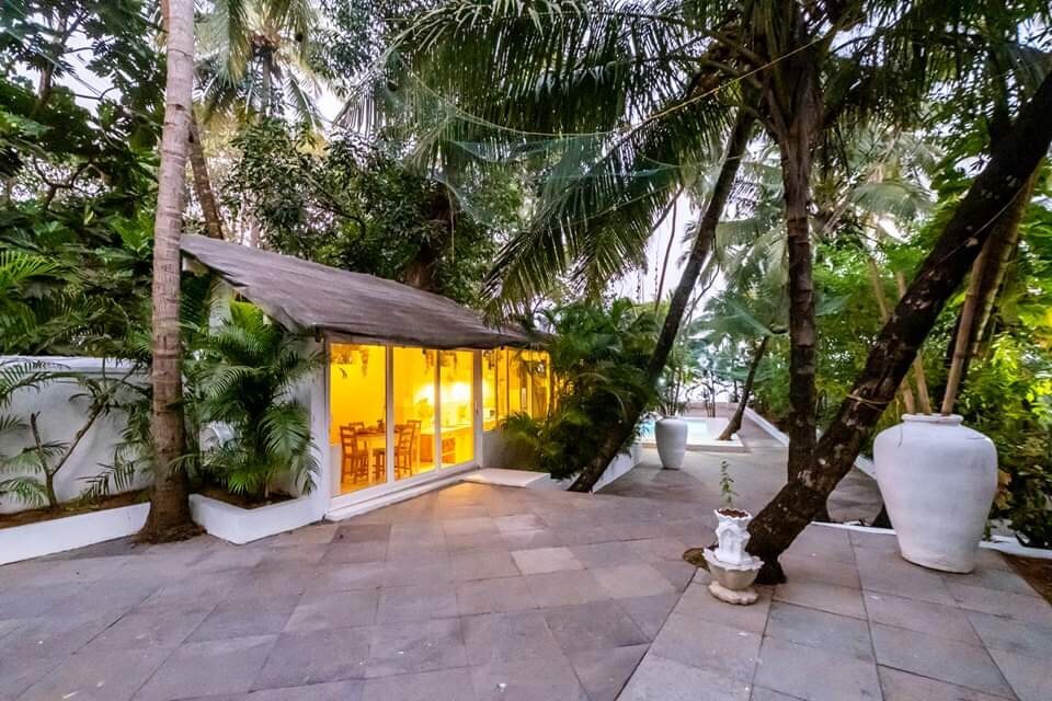 Premium Studio Apartment with Gym Sauna Pool and Infinity Pool near Airport - Tap to explore photos