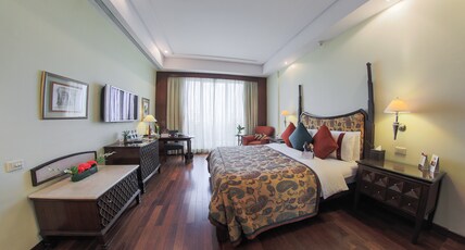 The Lalit Mumbai Room Type - Lalit Executive Suite, King Bed with Sit out Living Room Seperate Dining Area and Bathtub The Lalit Mumbai Room Type - Lalit Executive Suite, King Bed with Sit out Living Room Seperate Dining Area and Bathtub
