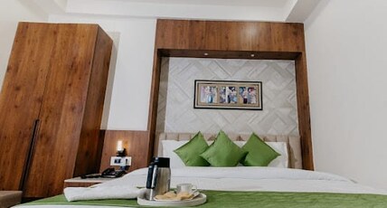 Hotel Emerald Inn Room Type - Deluxe