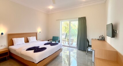 Morjim Sunset Hotel Room Type - King AC Room with Pool View