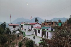 Snow Peak Homestay | Rooms & Caretaker