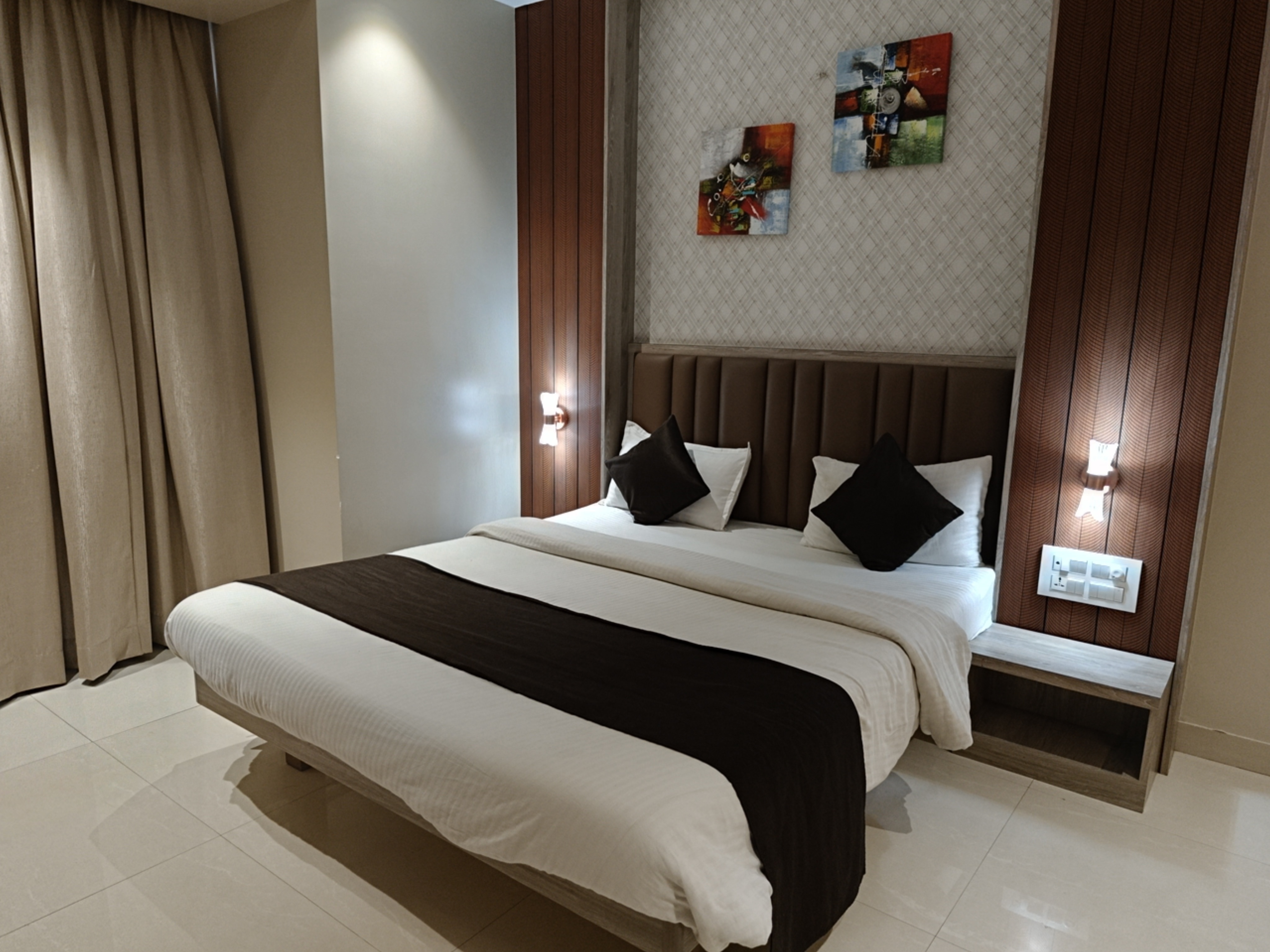 Abhay Palace Lodging - Tap to explore photos