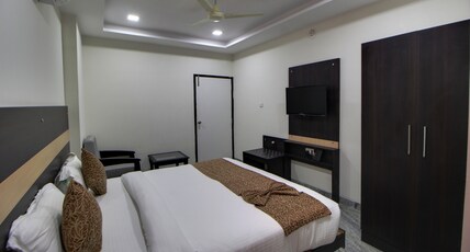 Hotel  Royal Dezire Room Type - Deluxe Room