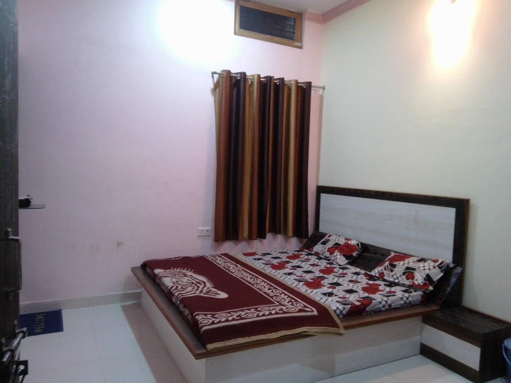 Hotel Om - Tap to explore photos