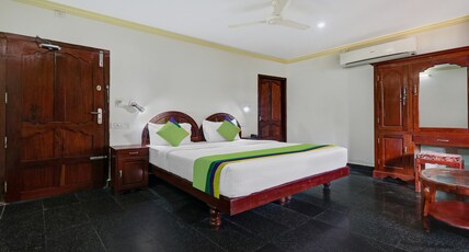 Itsy Hotels The Waters Edge Beach Resort Room Type - Deluxe Room with Balcony