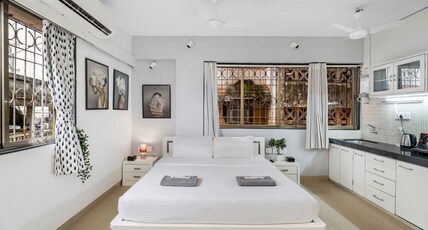 Lilou Stylish Studio in Secure Bandra W Community Room Type - Lilou Stylish Studio in Secure Bandra W Community