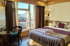 Address of Longitude Club Continental-50 meters from Mall Road
