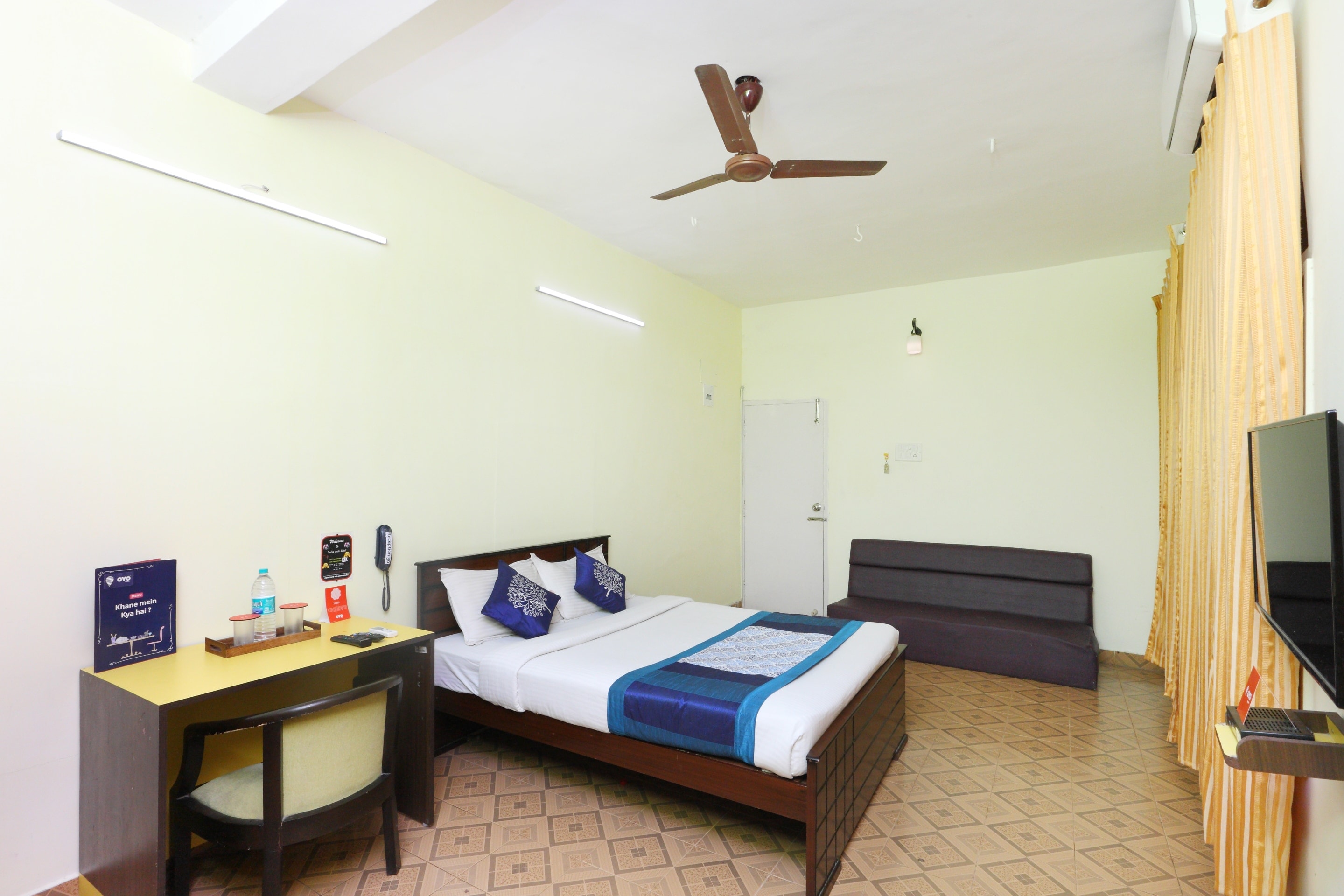Hotel O India Gate Par View - Tap to explore photos