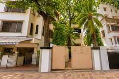Address of Collection O Santacruz Metro Station Formerly MKN House