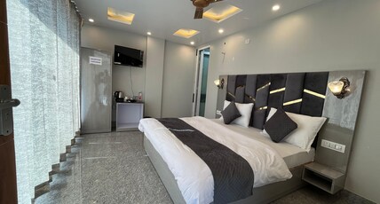 Hotel Grand Safari Room Type - Deluxe Double Room