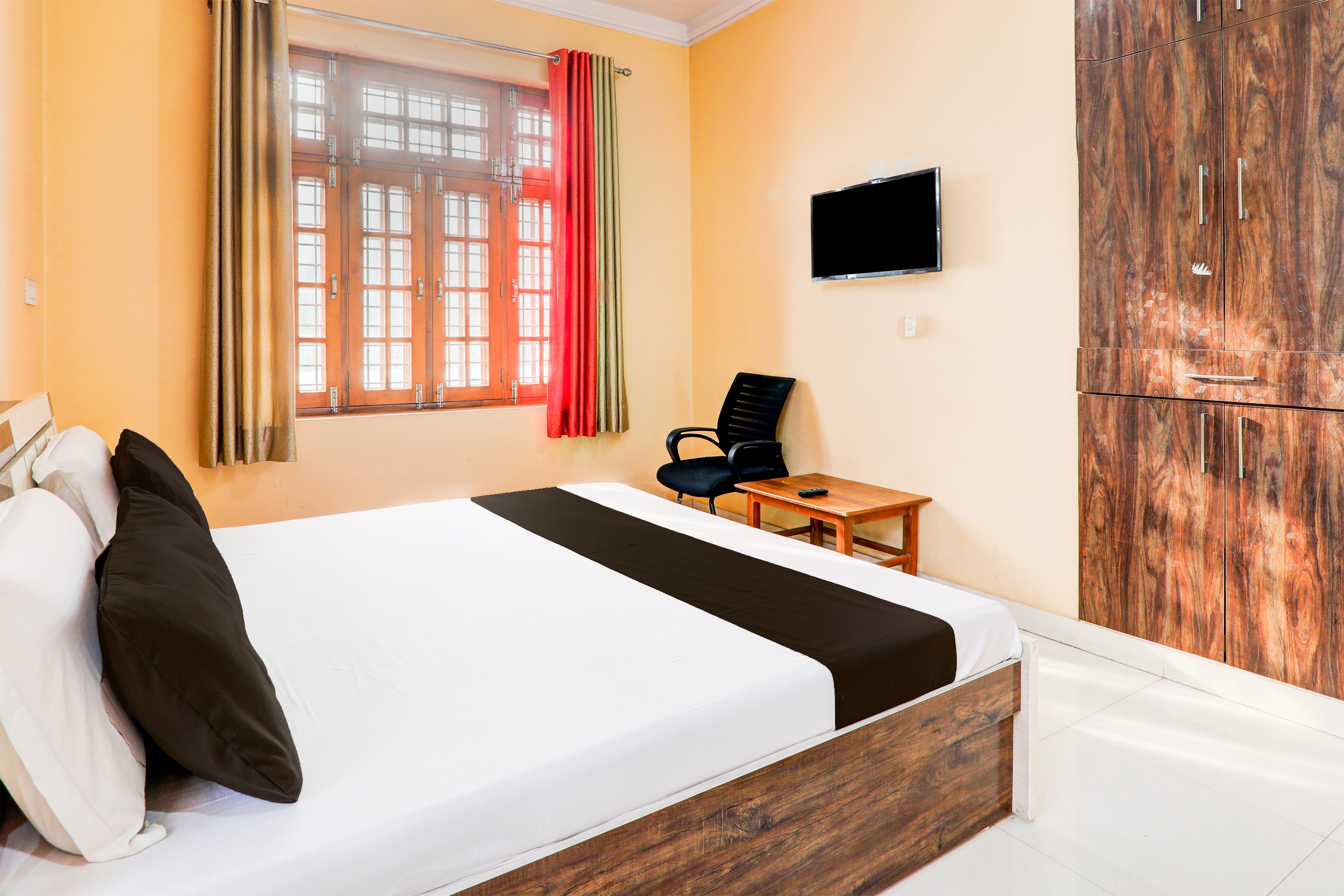 Hotel O Shiv Dham Inn - Tap to explore photos
