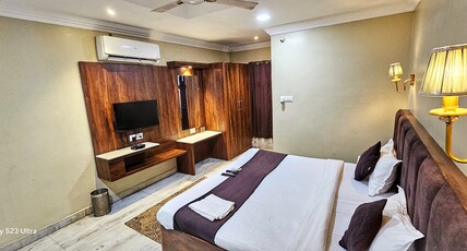 Hotel Rajshree Room Type - Deluxe Ac Room