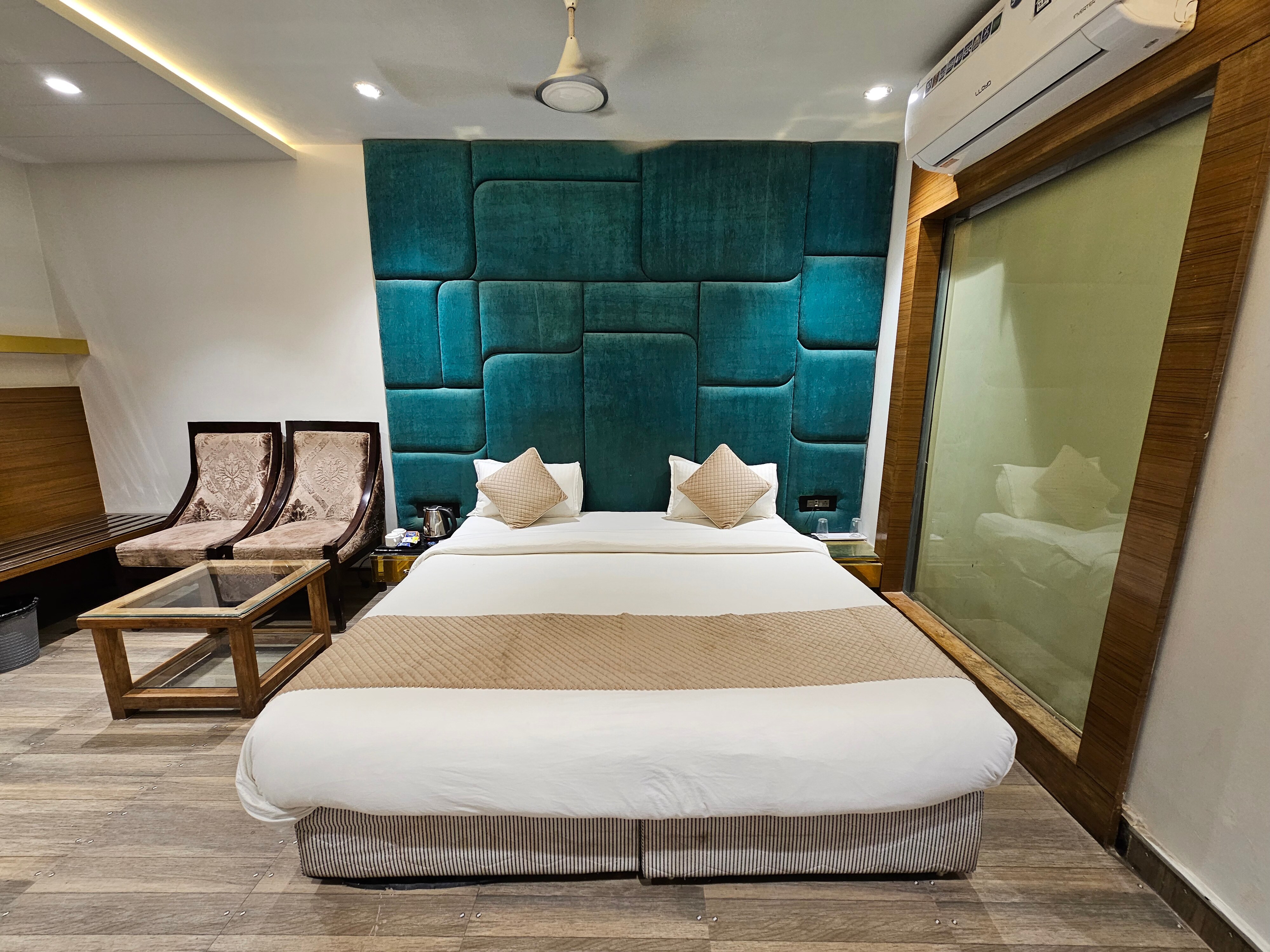 Hotel MK Vivanta - Tap to explore photos