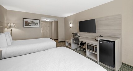 Best Western Plus Twin View Inn & Suites Room Type - 2 Queen Beds, Non-Smoking, Work Desk With Power And Usb, Microwave And Refrigerator, Full Breakfast