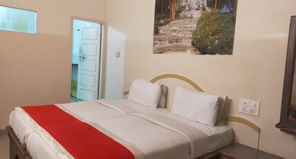 Hotel Rajmahal Room Type - Deluxe Non AC