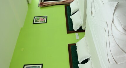New Parbati Palace Room Type - DELUXE FAMILY AC ROOM( 4BEDED ROOM)