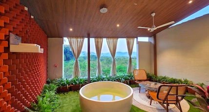 La Fiesta Resort by Green Leaf Aqua Room Type - Suite Room with Round Bathtub with Balcony View La Fiesta Resort by Green Leaf Aqua Room Type - Suite Room with Round Bathtub with Balcony View