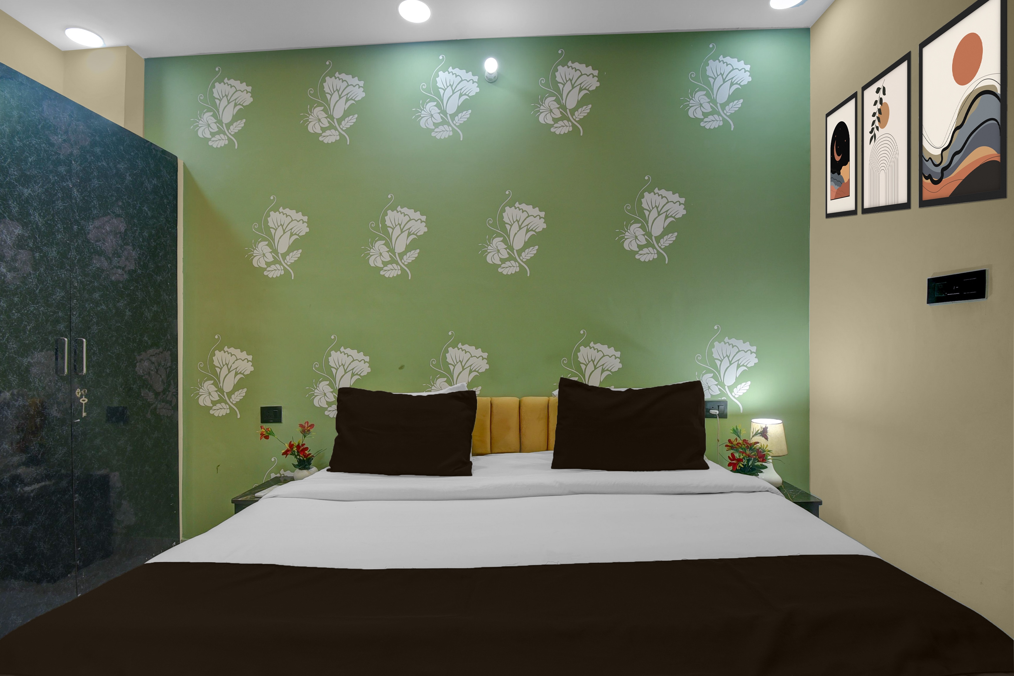 OYO 844744 Hotel Lavya Inn - Tap to explore photos