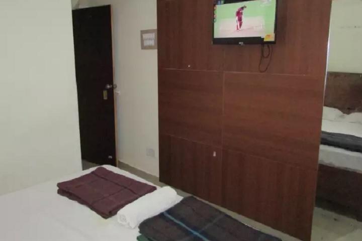 Hotel Dewan's Residency - Tap to explore photos