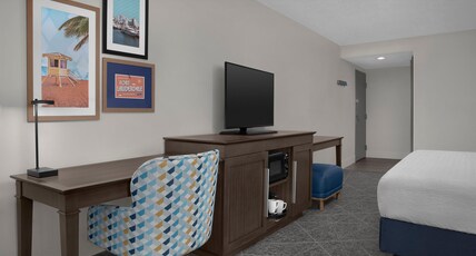 Hampton Inn Ft. Lauderdale/Downtown Las Olas Area, FL Room Type - 1KING STUDY SOFABED NOSMOK