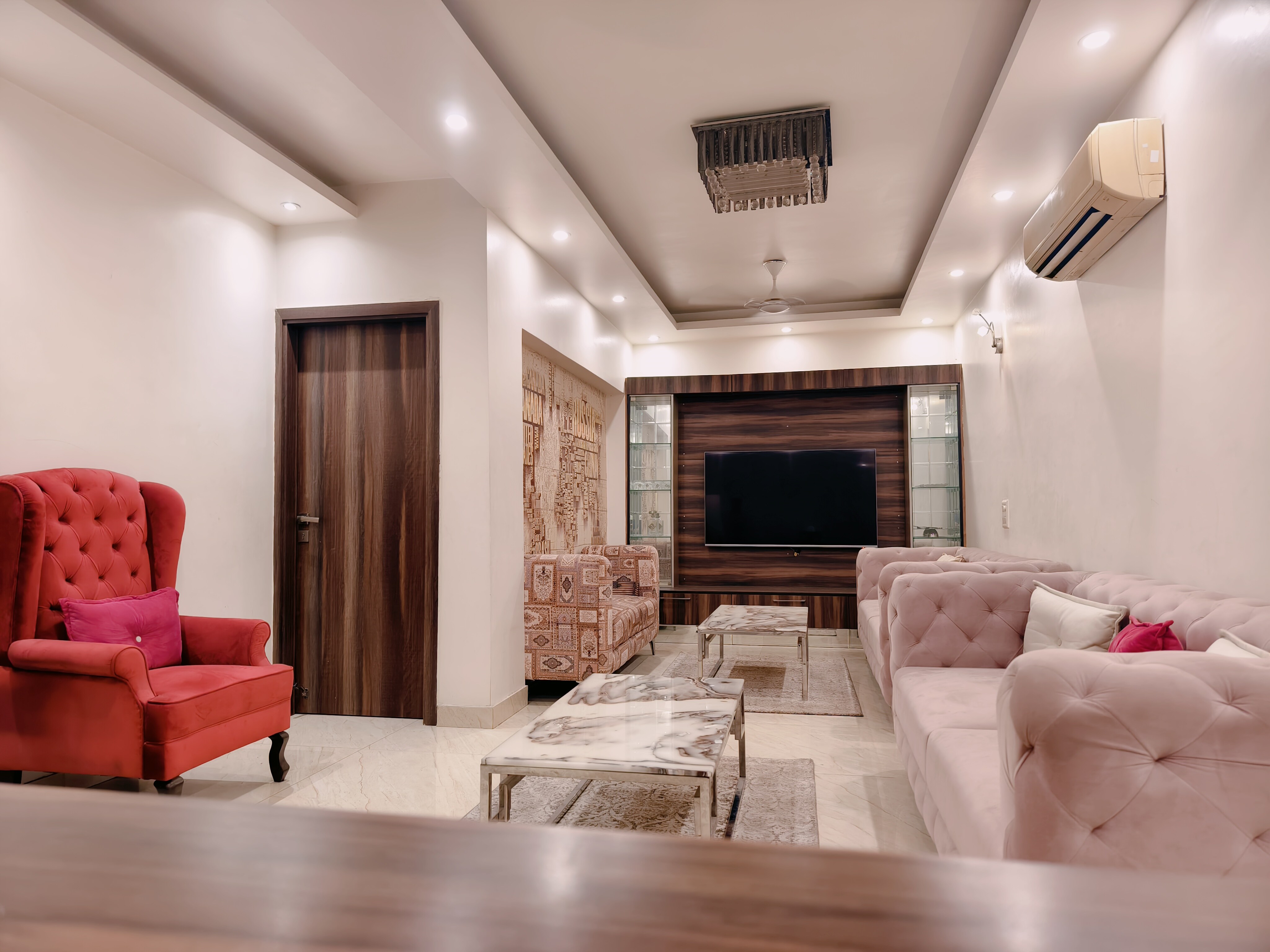 Entire 3 BR Service Apartment GK 1 - Tap to explore photos