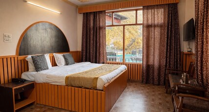 HOTEL AKASH DEEP AND RESTAURANT Room Type - Deluxe Room