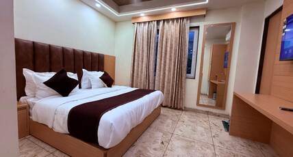 Royal park Hotel and Swimming Pool Room Type - Deluxe Room