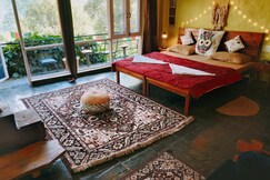 Independent Mud House Studio (Large) with Kitchen