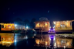 Shabrose Heritage Houseboats