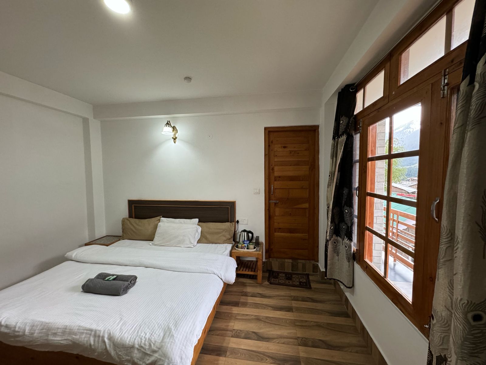 La Breezy Hotels - Tap to explore photos