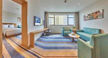 Holiday Inn Express SHANGHAI ZHENPING Room Type - 1 Bedroom Suite High Floor Minifridge