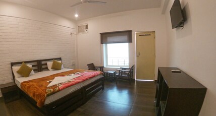 Aviral Ganga Room Type - Deluxe AC Double with Garden View