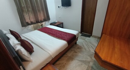 Raja Hotel Room Type - Semi Deluxe