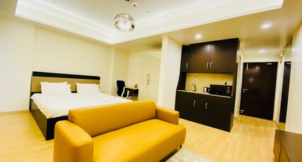 Country Inn & Suites by Migrolino Room Type - King Suite with Pool View