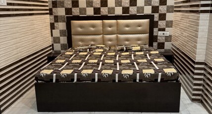 SKY VIEW B&B Room Type - Deluxe AC Room With Geyser