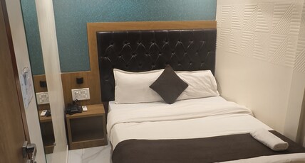 hotel crest inn Room Type - DELUXE ROOM