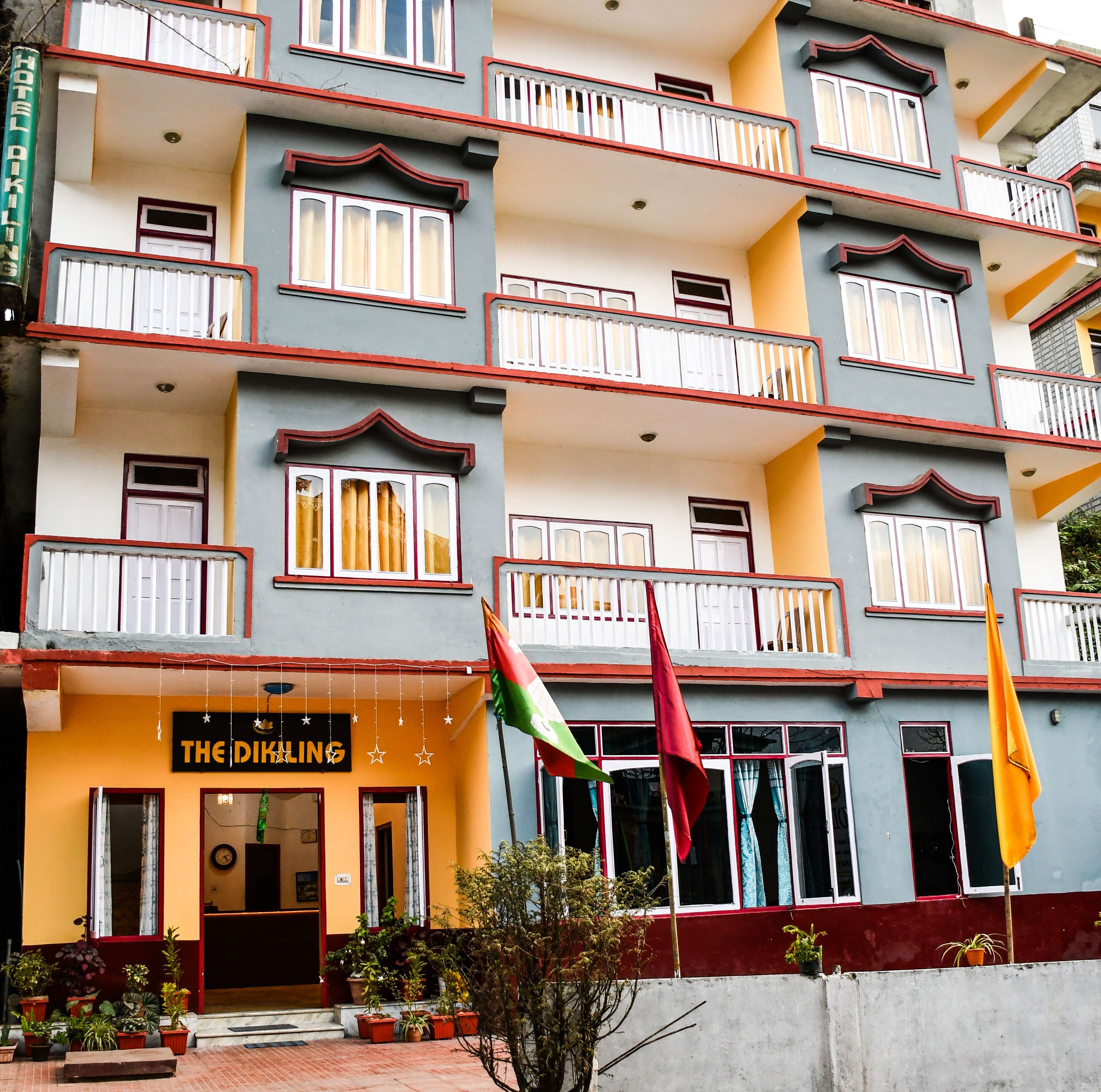 HOTEL DIKILING PELLING - Tap to explore photos