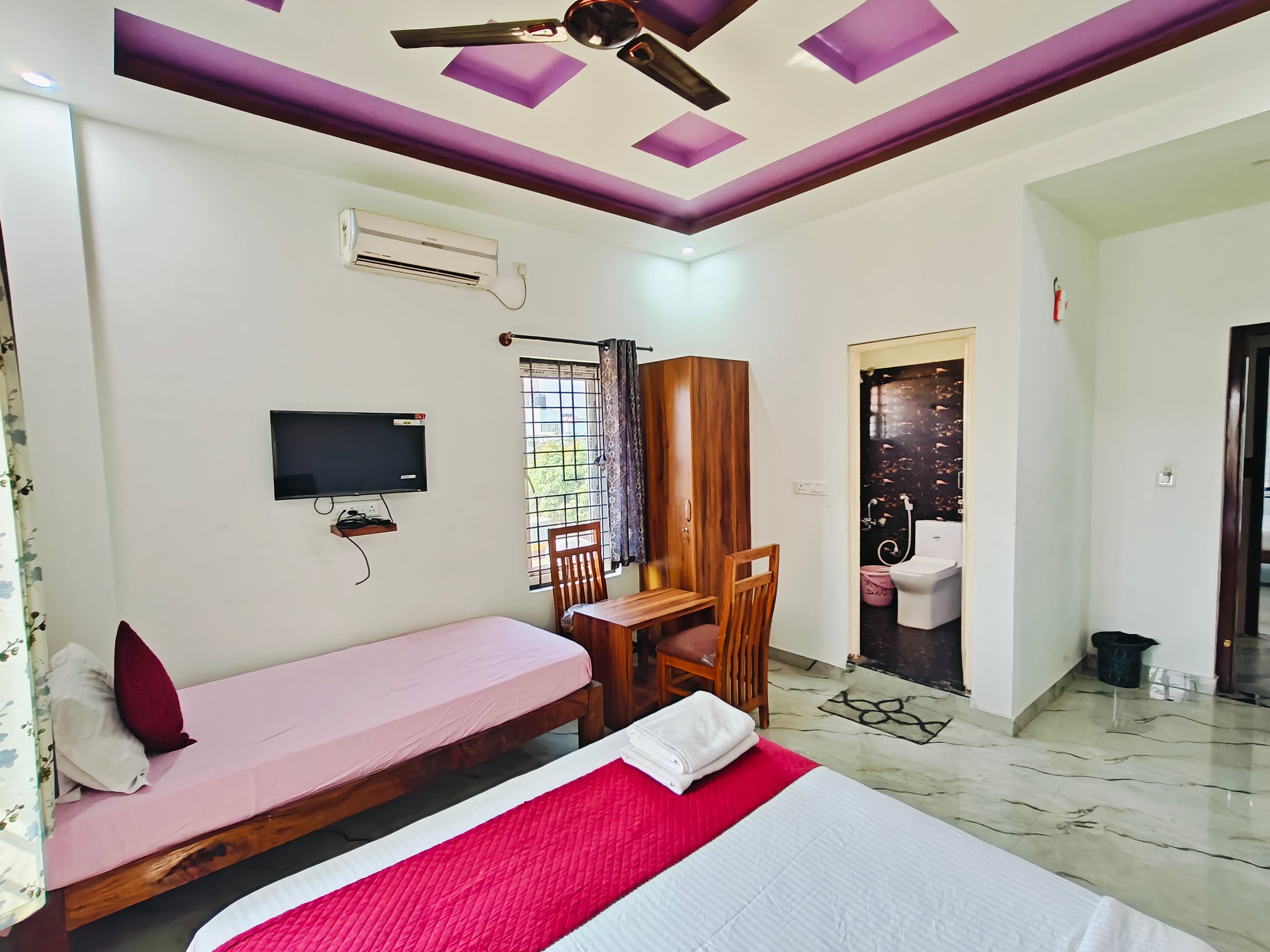 PPH Living Jai Maruthi Boarding & Lodging - Tap to explore photos