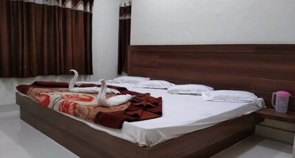 SAHIBA PALACE GUEST HOUSE Room Type - Deluxe Triple Bed Non Ac