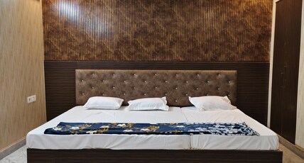 Rama Mithlesh homestay Room Type - AC  Room  Triple Bed 1