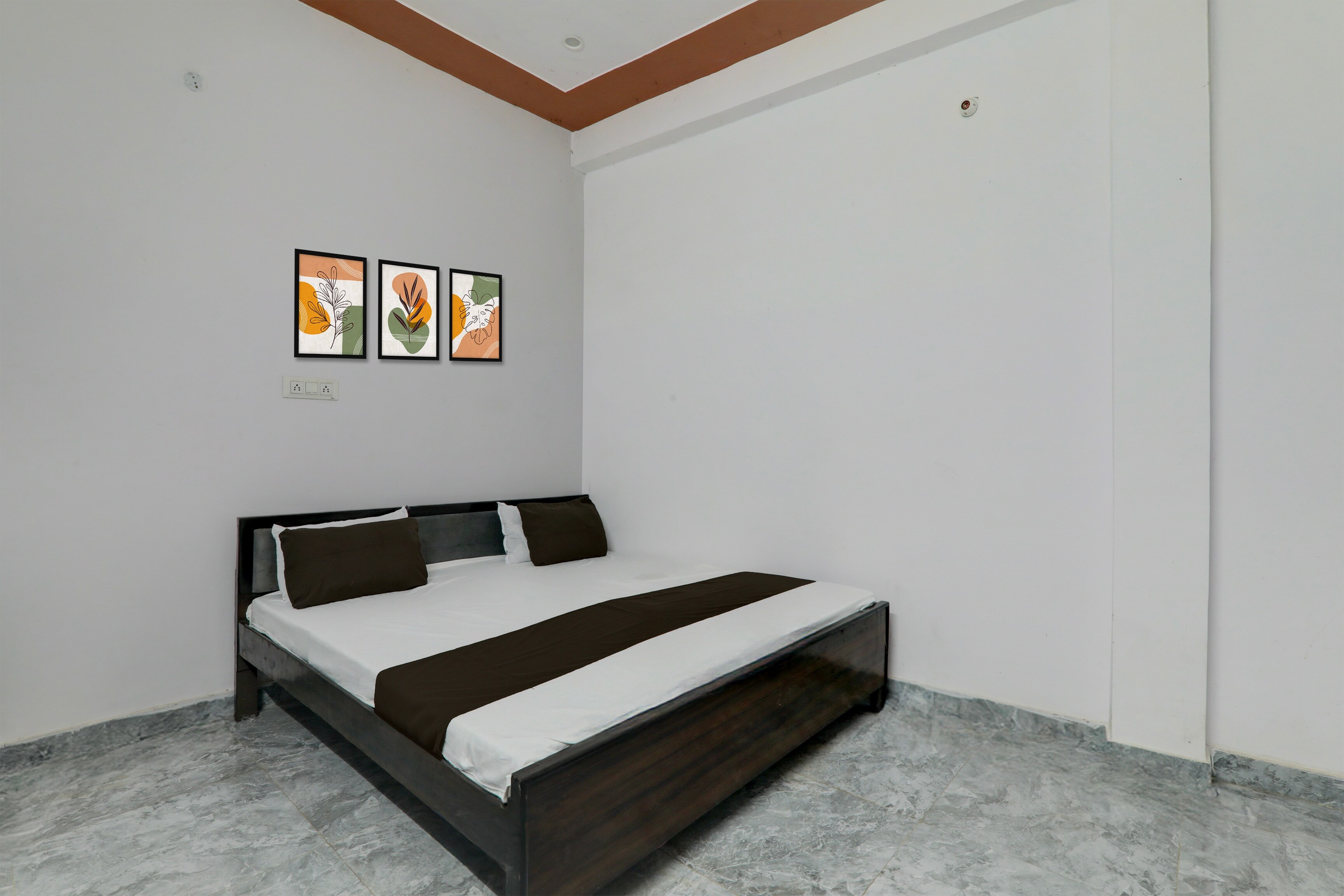 SPOT ON Royel Grand Hotel Nabedi - Tap to explore photos