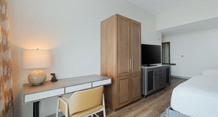 Hotel Indigo ASHEVILLE DOWNTOWN Room Type - 2 Queen Premium Bath Shower Combination