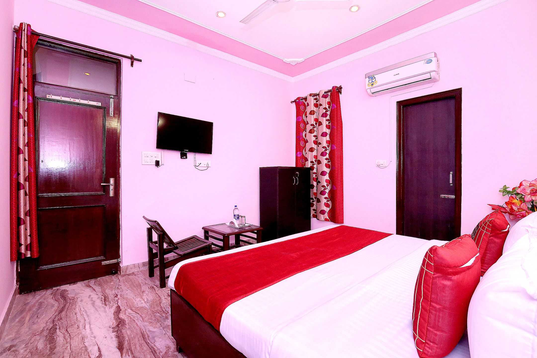 Hotel Vansh Palace - Tap to explore photos