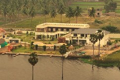 THE GRAND LAKE RESORTS