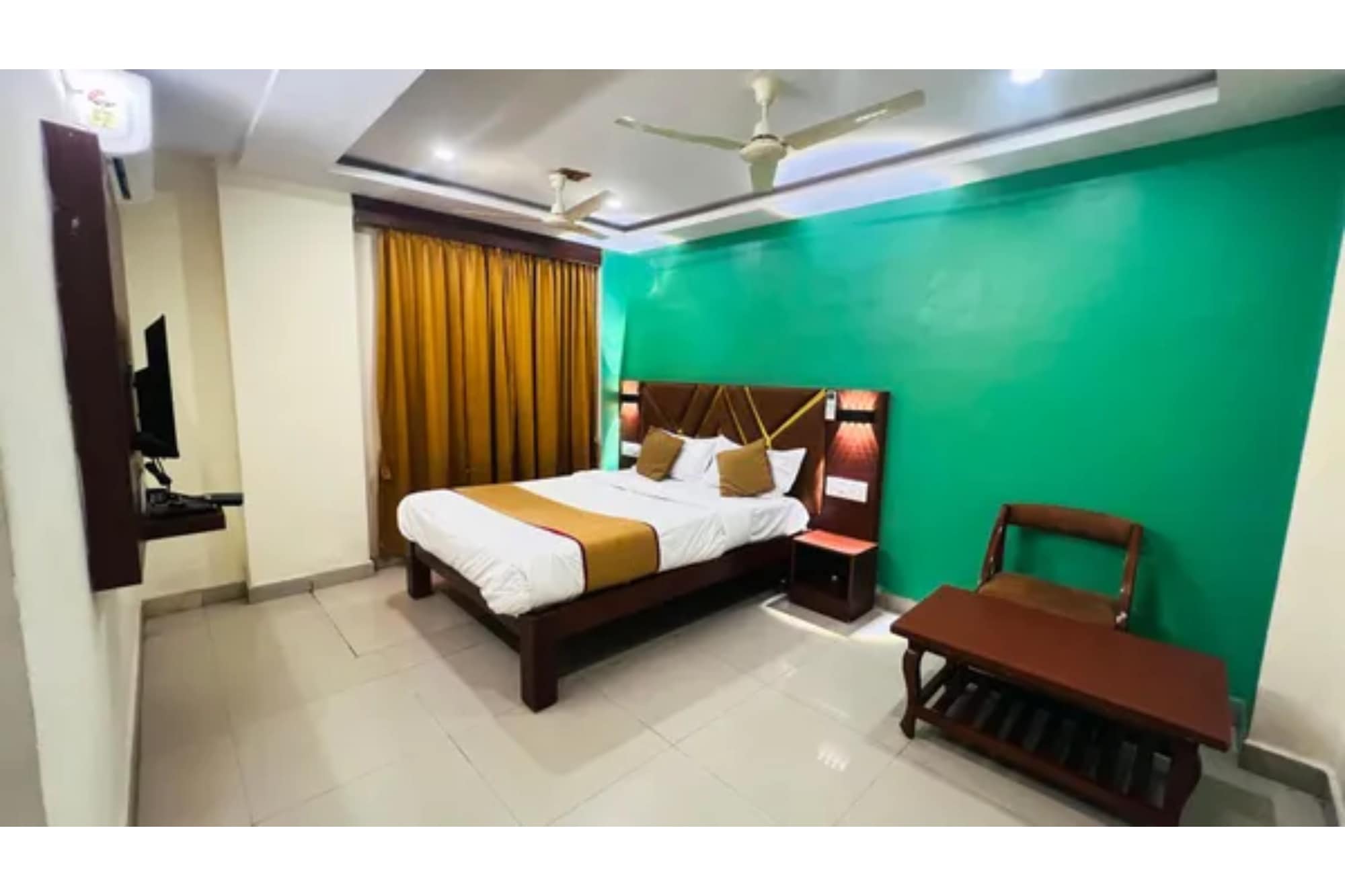 FabHotel Sri Sai Palace - Tap to explore photos