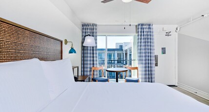 Soma House San Francisco Room Type - Deluxe King Room