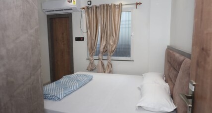 MANYAVAR GUEST HOUSE Room Type - Super Deluxe AC Room