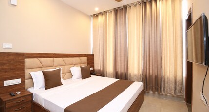 Hotel Platina Derabassi Room Type - Deluxe Room