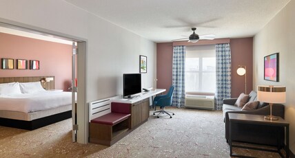 Hilton Garden Inn Bloomington Room Type - 1 KING BED 1BDRM SUITE