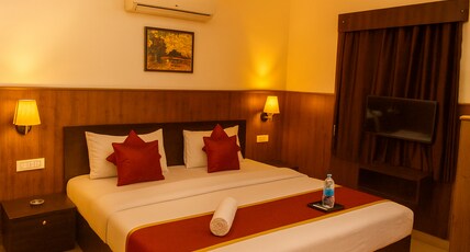 Rainbow Inn | Couple & Short-Stays Opp. Azadpur Main Mandi Room Type - Family Room